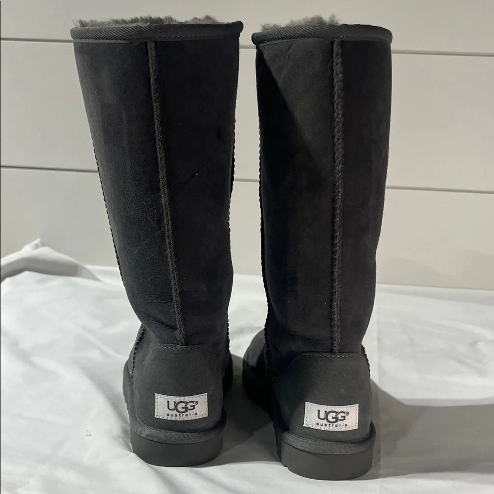 UGG Charcoal Suede Boots NEW - Picture 3 of 5